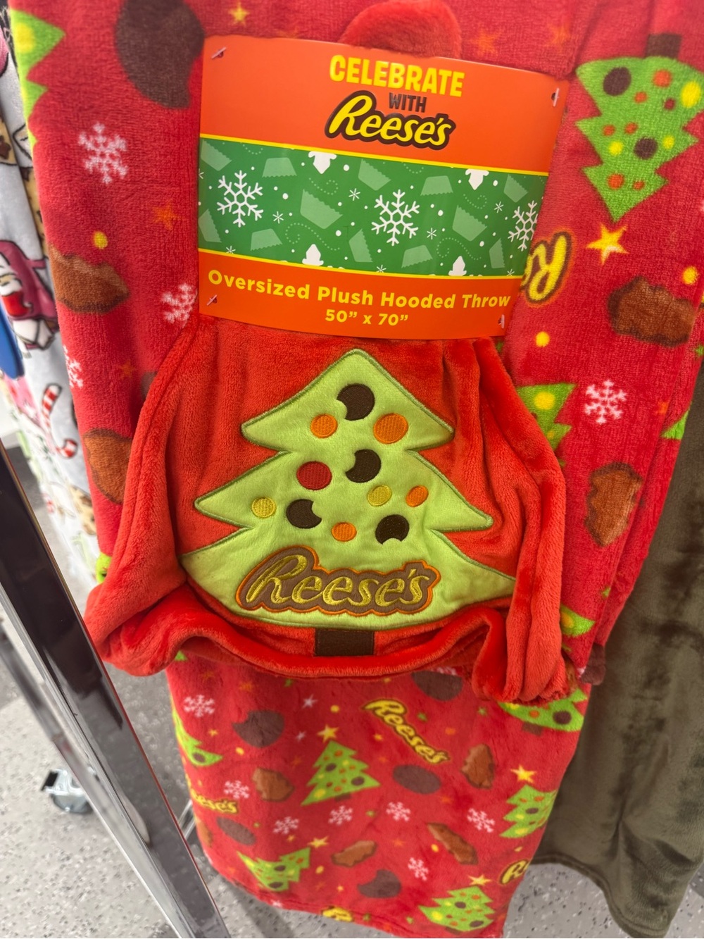 Reese’s Red holiday Oversized Plush Hooded Throw Blanket